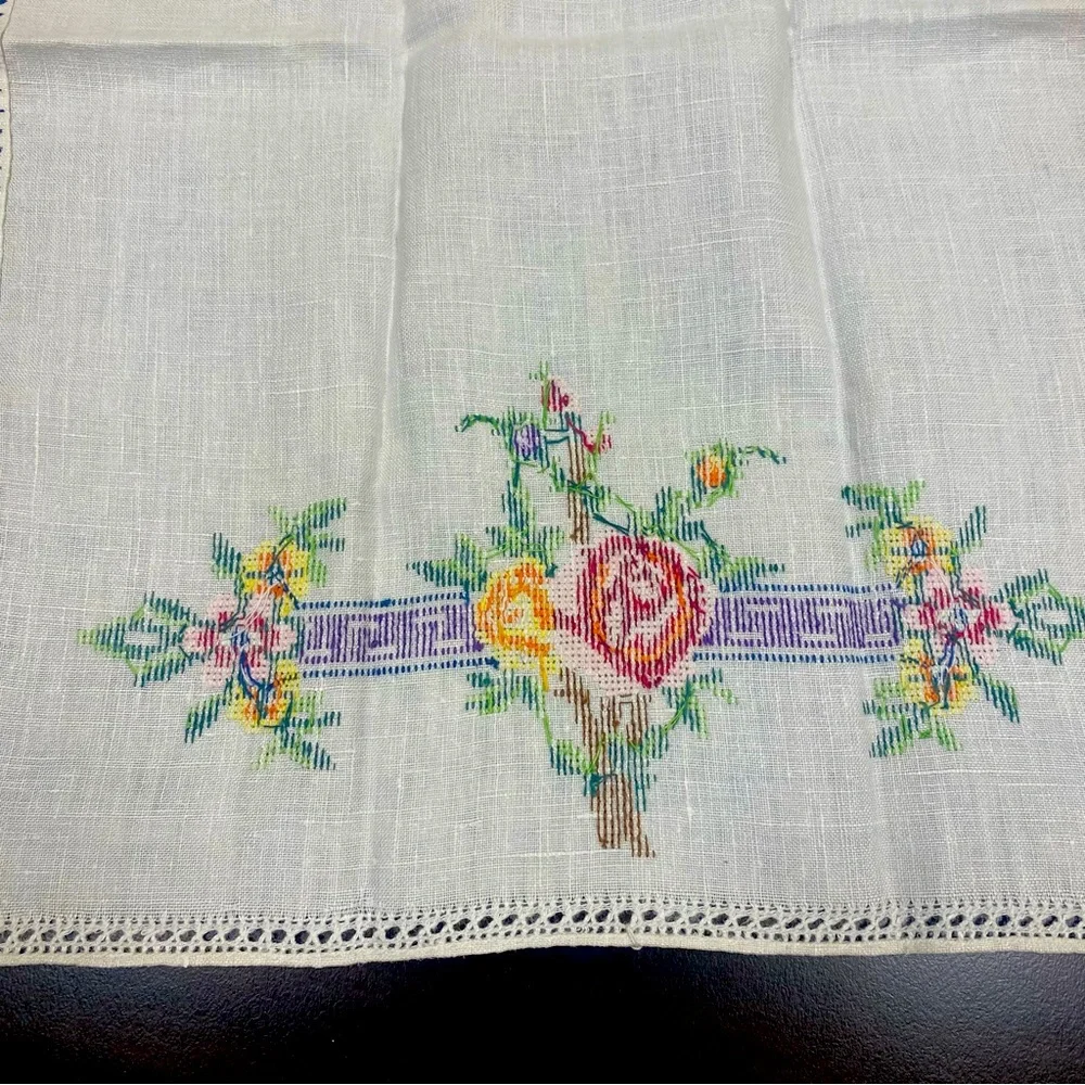 Beautiful floral vintage hand embroidered finger tip linen towel